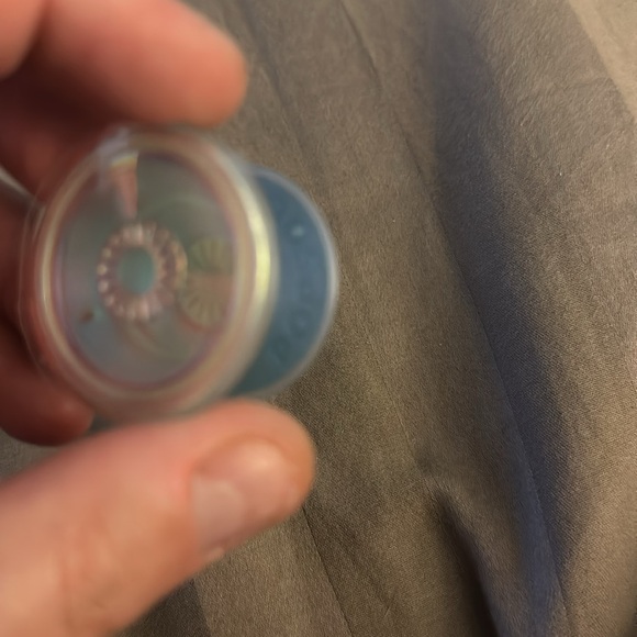 Iridescent pop socket with unused base. - Picture 4 of 4